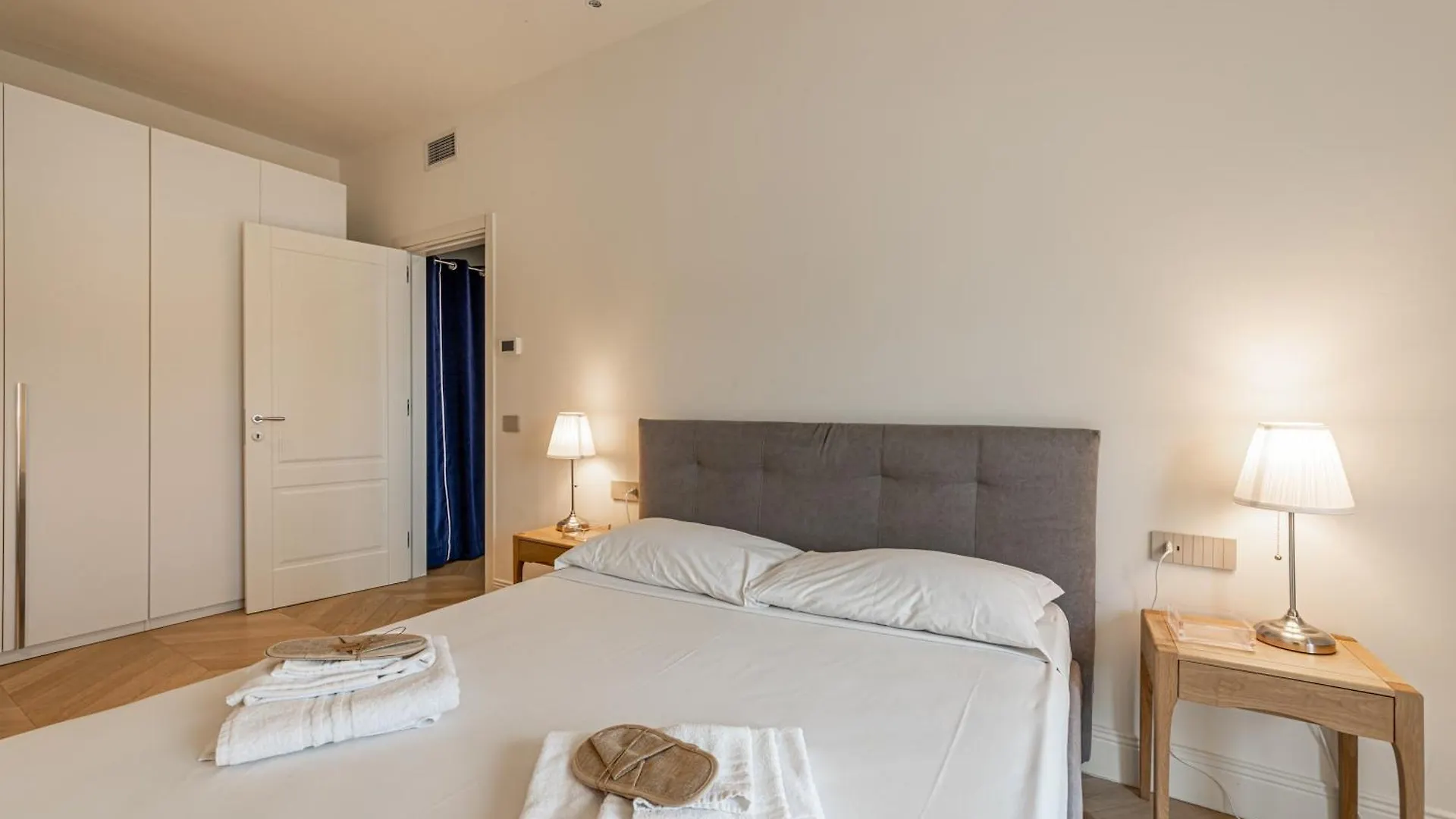 Montenapoleone - Charming Apartment 밀라노 0*,  이탈리아