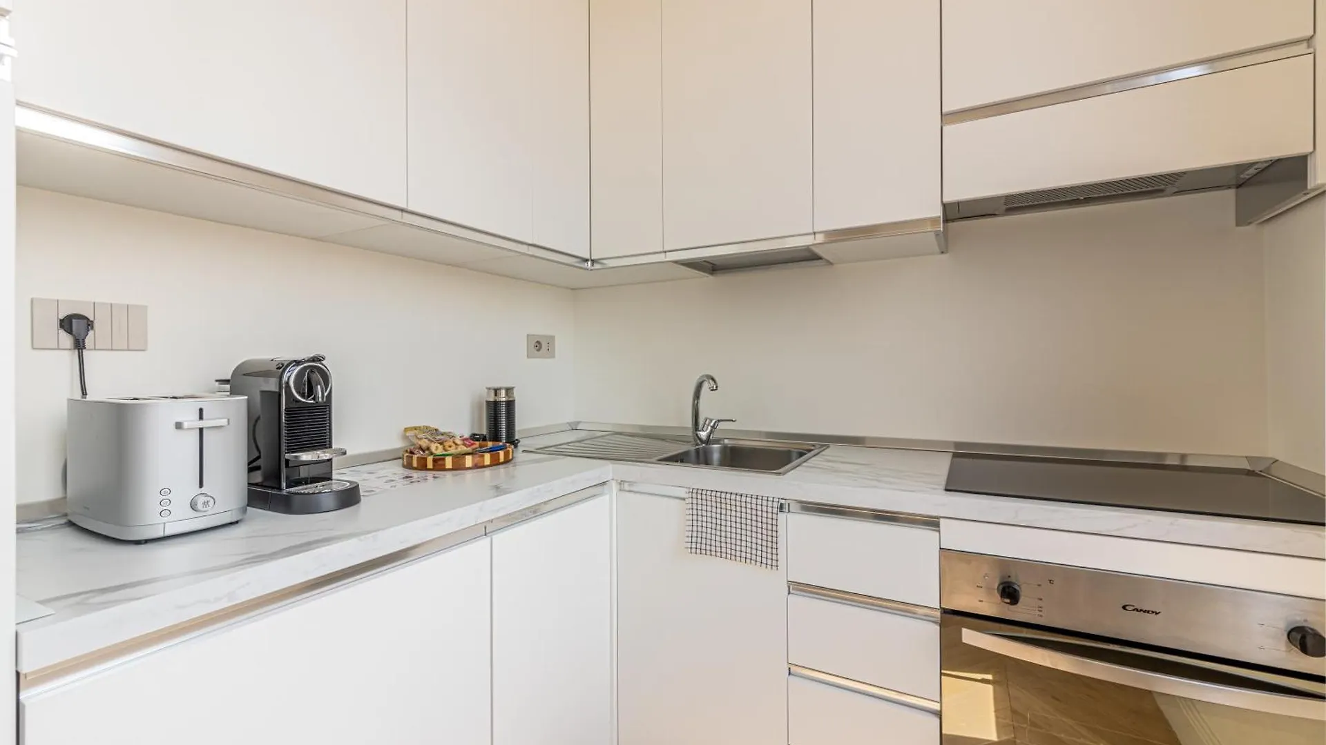 Montenapoleone - Charming Apartment 밀라노