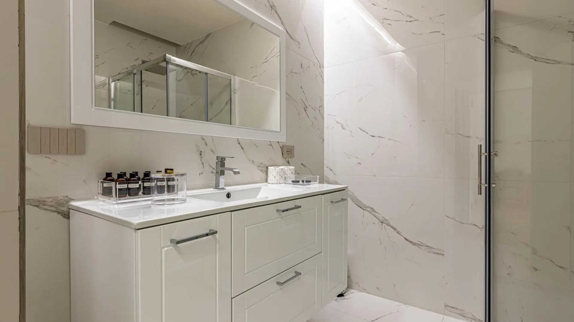 Montenapoleone - Charming Apartment 밀라노