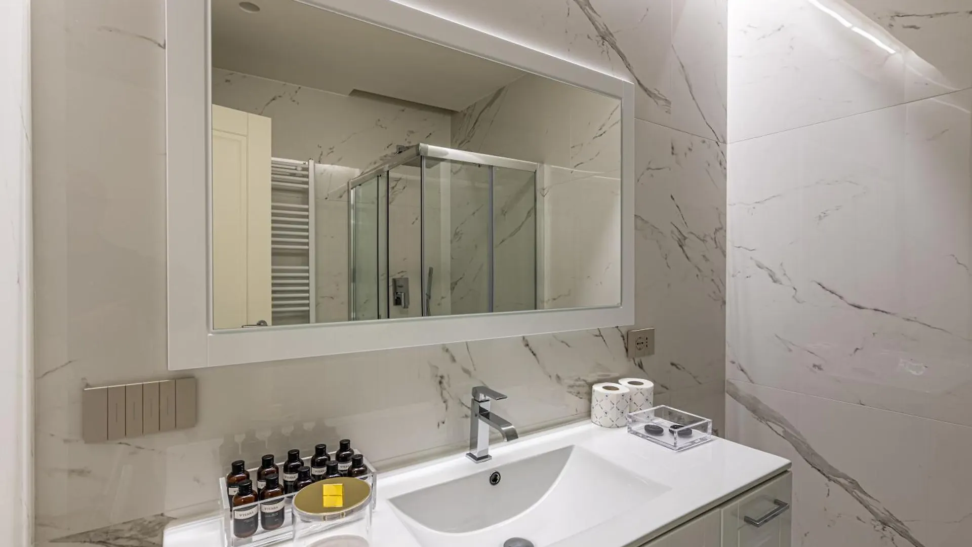 Montenapoleone - Charming Apartment Μιλάνο
